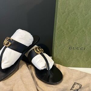 Authentic gucci slides size 35.5 (5.5)